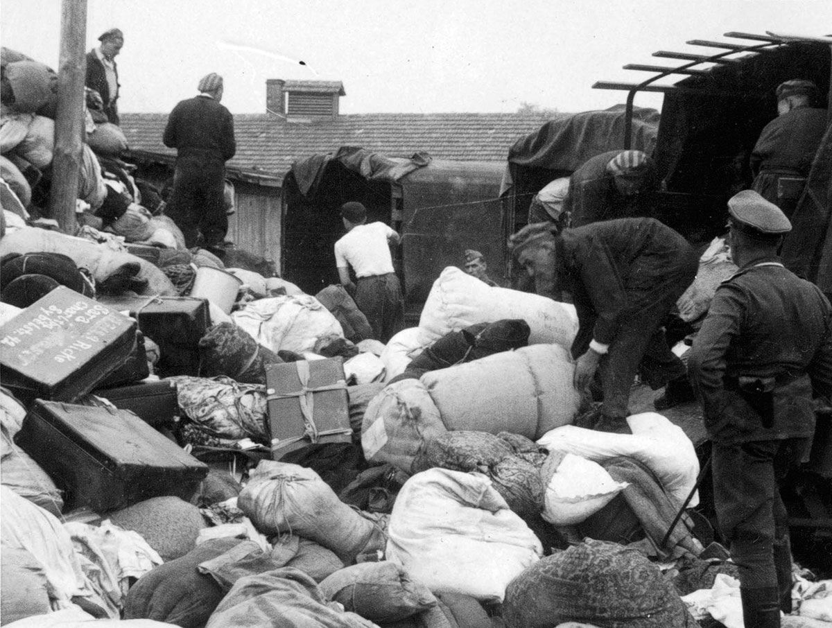 The "Kanada" barracks in the Auschwitz concentration camp, German-occupied Poland, during the Holocaust. — parlament Kanady w Ottawie
