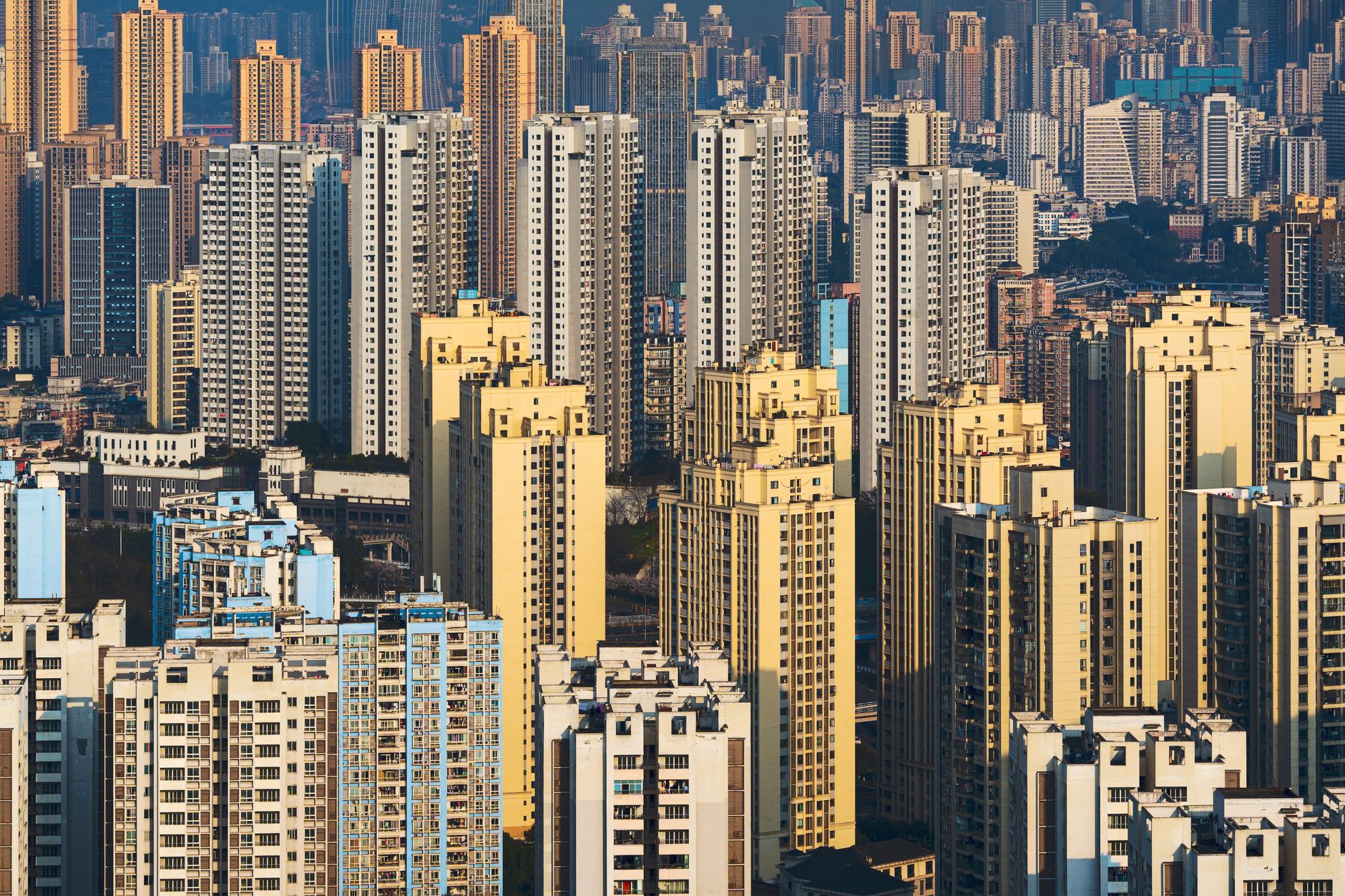 Aerial view of densely packed high-rise buildings in a vibrant urban skyline. — chiński rynek nieruchomości