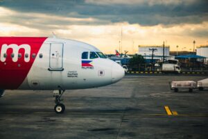 Passenger airplane on tarmac at airport under stormy sky in the Philippines. — ewakuacja Polaka z Filipin