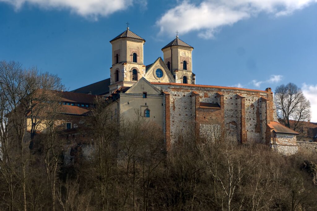 Explore the majestic Tyniec Abbey, a historic Benedictine monastery near Kraków, Poland. — klasztor w Jarosławiu