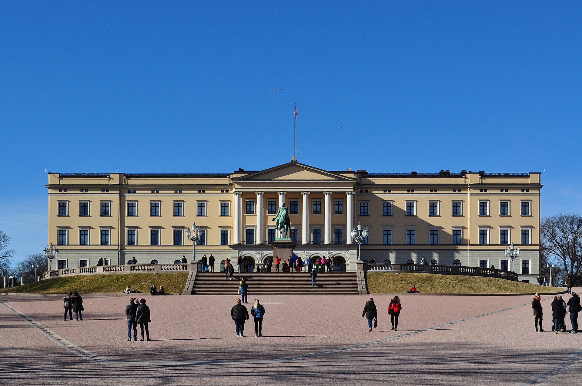 Royal Palace in Oslo, Norway — Pałac Królewski w Oslo