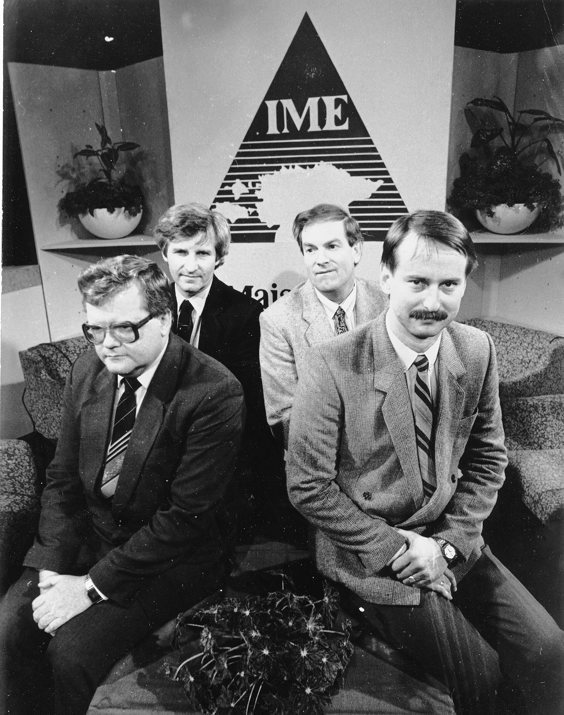 Edgar Savisaar, Mikk Titma, Tiit Made ja Siim Kallas ETV saates. Harald Leppikson pildistas nelja