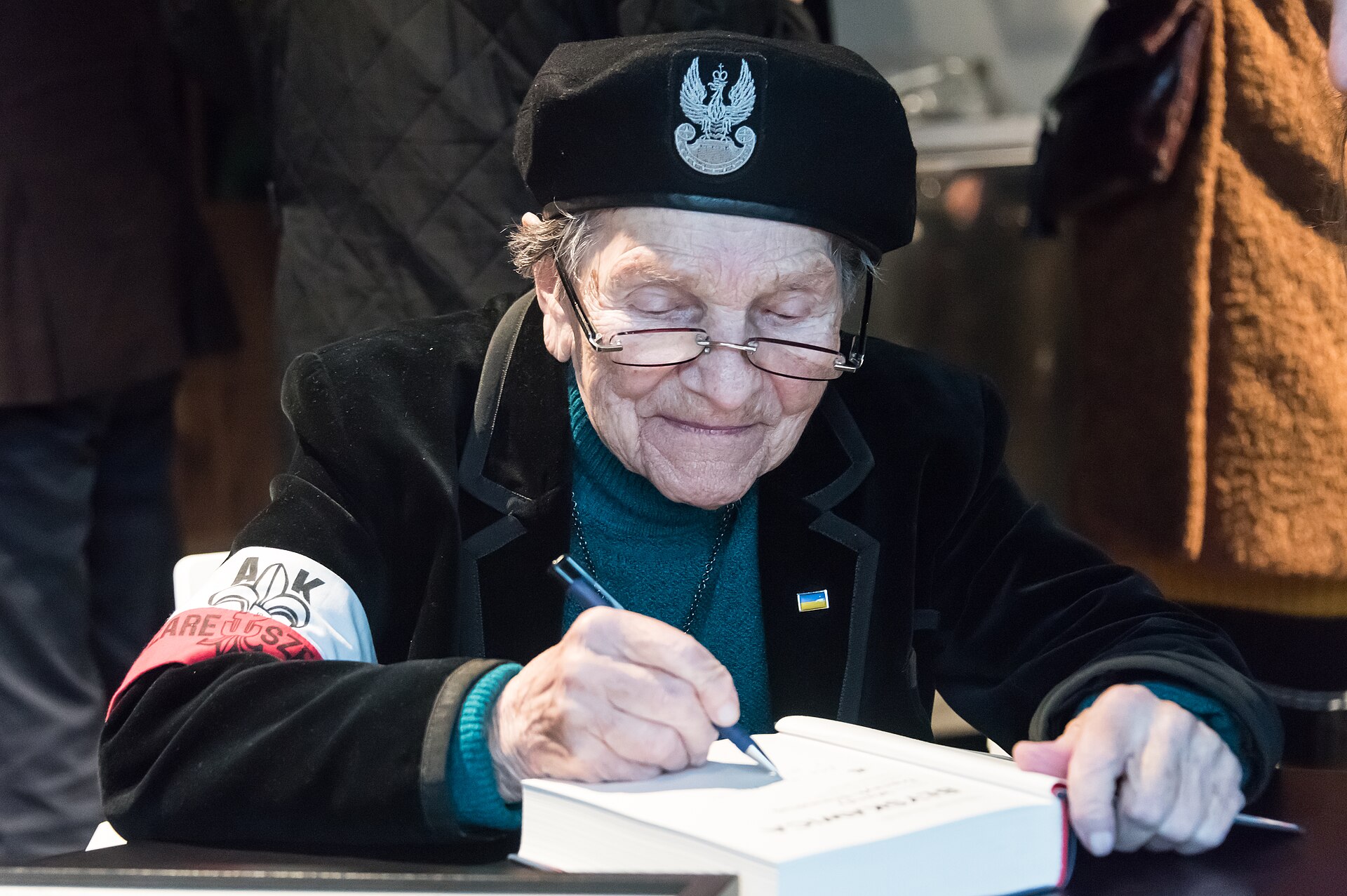 Przewodnicząca Społecznego Komitetu ds. Cmentarza Powstańców Warszawy Wanda Traczyk-Stawska, poseł Michał