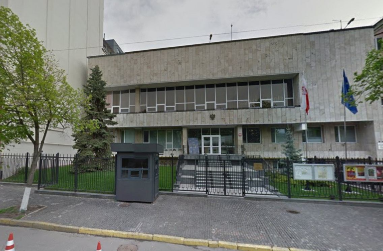 Ambasada RP w Kijowie zostaje. MSZ odpowiada Rosji